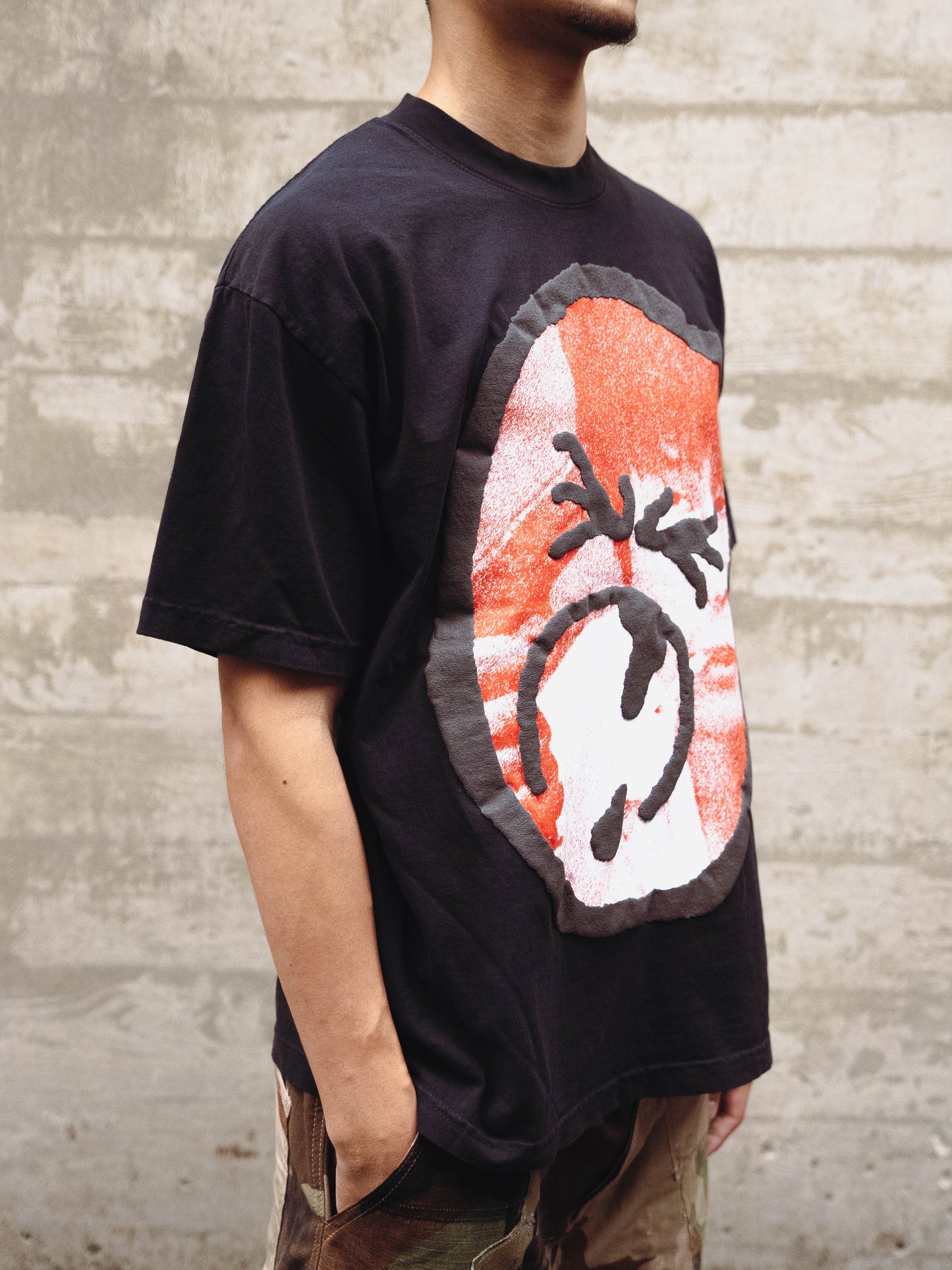 머리에 총을 대다 TEE